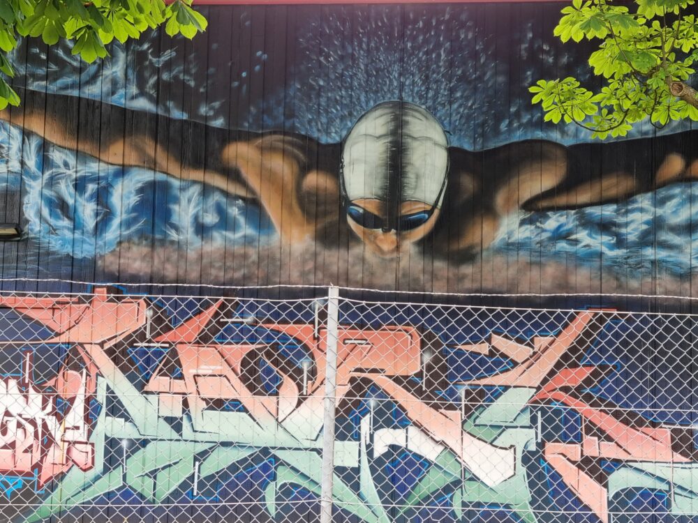 Streetart - Schwimmer OTB-Sporthalle