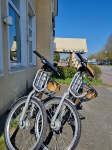 Leihräder vorm Hotel Bavaria Oldenburg Leihräder vorm Hotel Bavaria Oldenburg